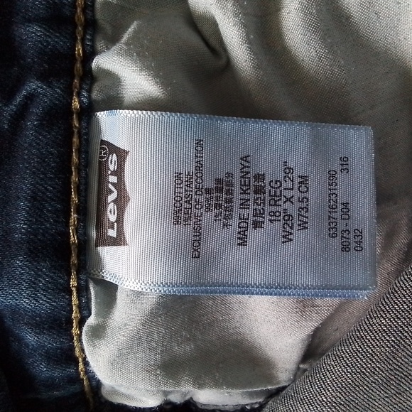 Levis Jeans - Picture 7 of 7